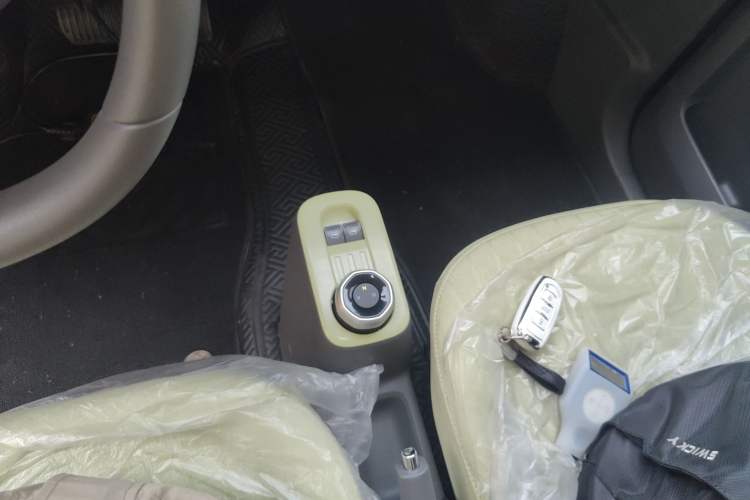 Used Geely Galaxy Panda 2024 Panda Mini 200km Endurance Bear Gear Lever