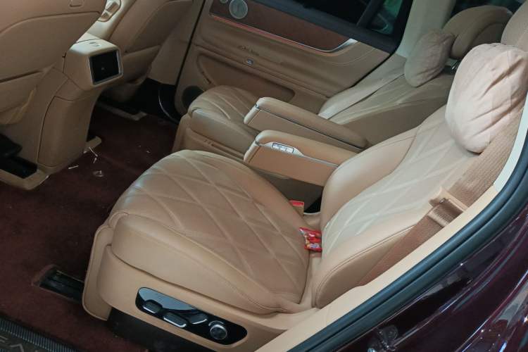 Used Hima AITO M9 2025 Extended-Range Ultra Version 52 kWh 6-Seater Left Rear Seat