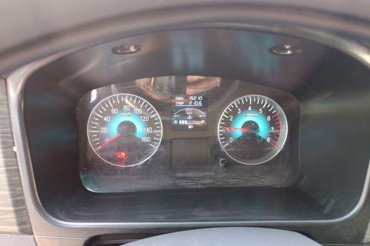 Used Jinbei Hiace X30 2023 1.5L Super-Comfortable Passenger Van 5/6/7-Seater Non-Air-Conditioned Version Model SWC15M
