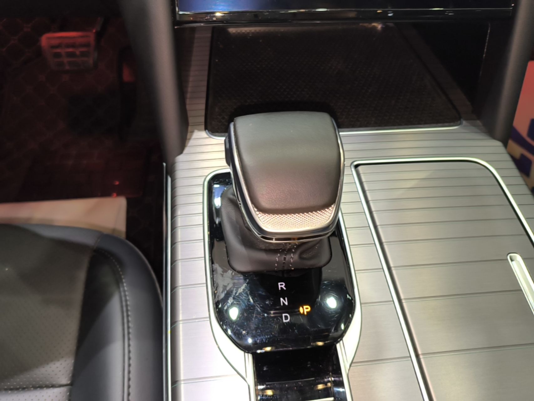 Hongqi HS7 PHEV 2024 2.0T PHEV Two-Wheel Drive Flagship Edition 6 Seats — снимка 16