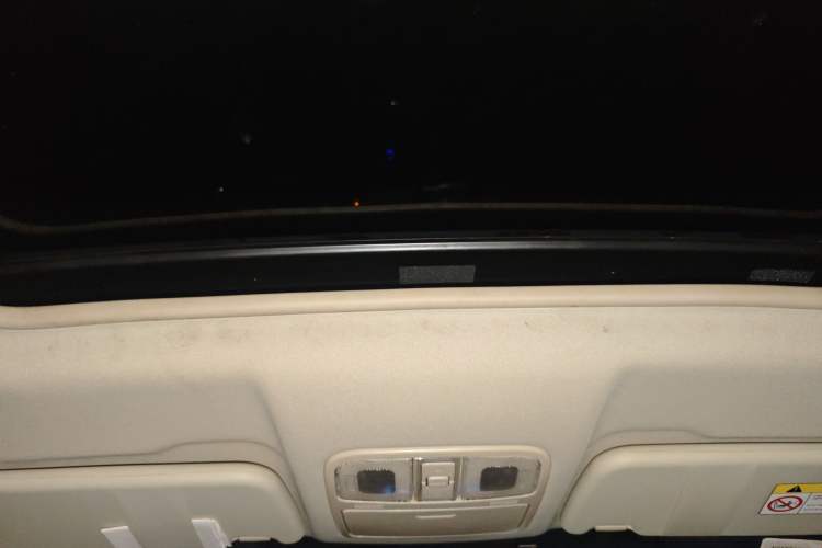 Used Dongfeng Fengon 580 2018 1.5T Manual Luxury Model Headliner