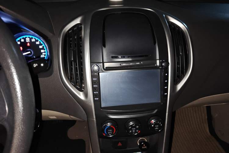 Used Baojun 630 2014 1.5L automatic comfort version
