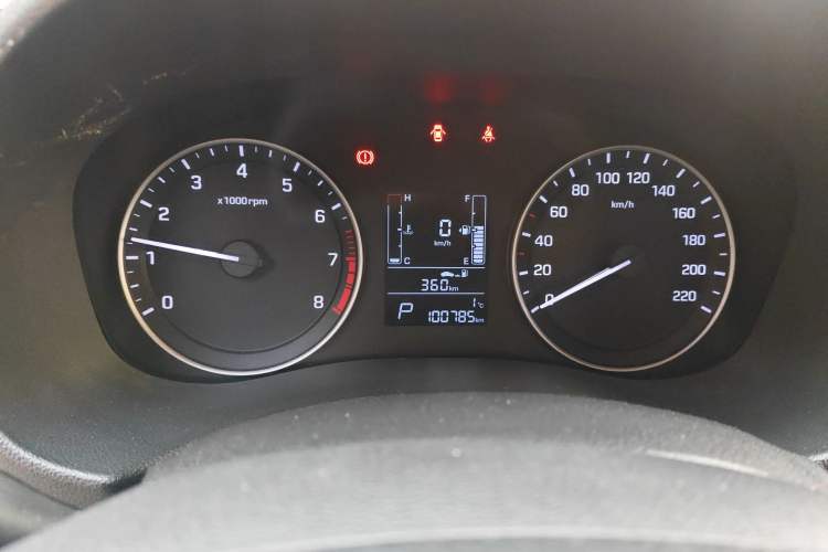 Used Hyundai ix25 2015 1.6L Automatic Two-Wheel-Drive Deluxe DLX Model
