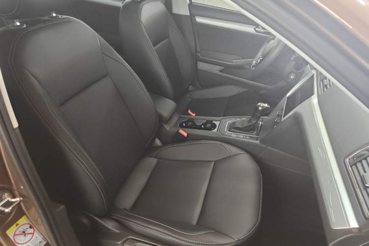 Used Volkswagen Lamando 2017 230TSI DSG Fashion Edition Right Front Seat