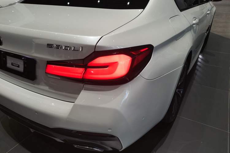 Used BMW 5 Series 2022 Second Facelift 530Li Leading Edition M Sport Package
