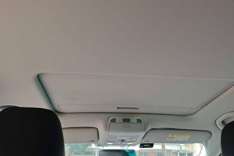 Used Volkswagen Magotan 2015 Facelift 1.8TSI Luxury Model Headliner