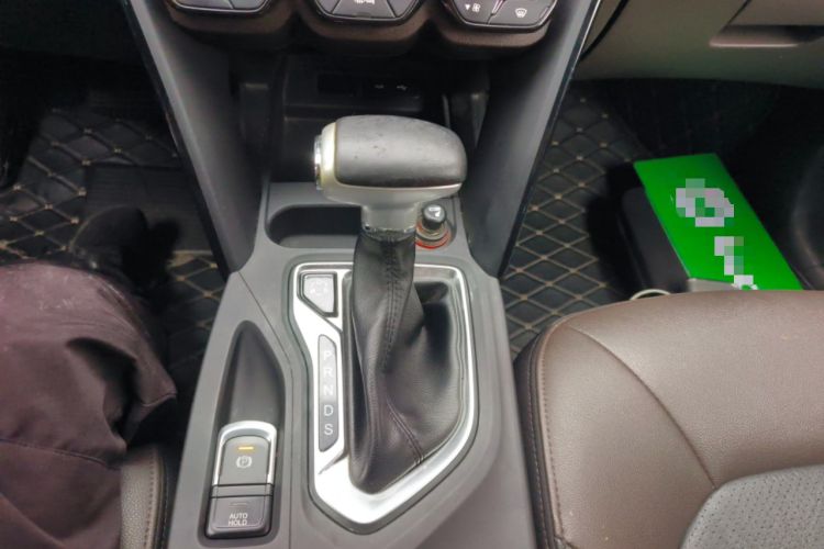 Used GAC Trumpchi GS4 2017 235T Automatic Two-Wheel Drive Luxury Smart Connectivity Version Gear Lever