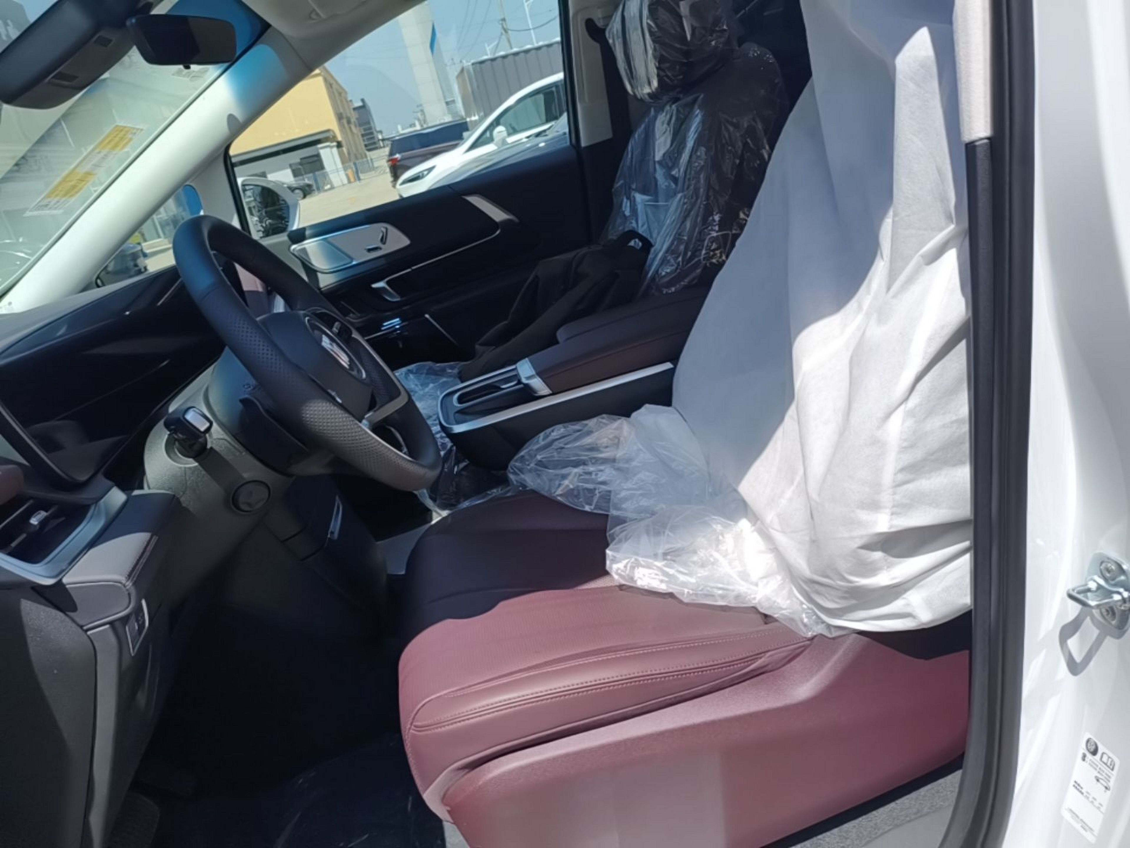 المقاعد الأمامية داخل السيارة