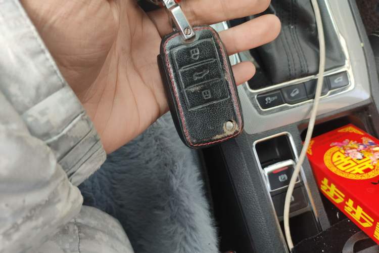 Used Roewe RX5 2016 30T Two-Wheel Drive Automatic Internet Smart Edition
