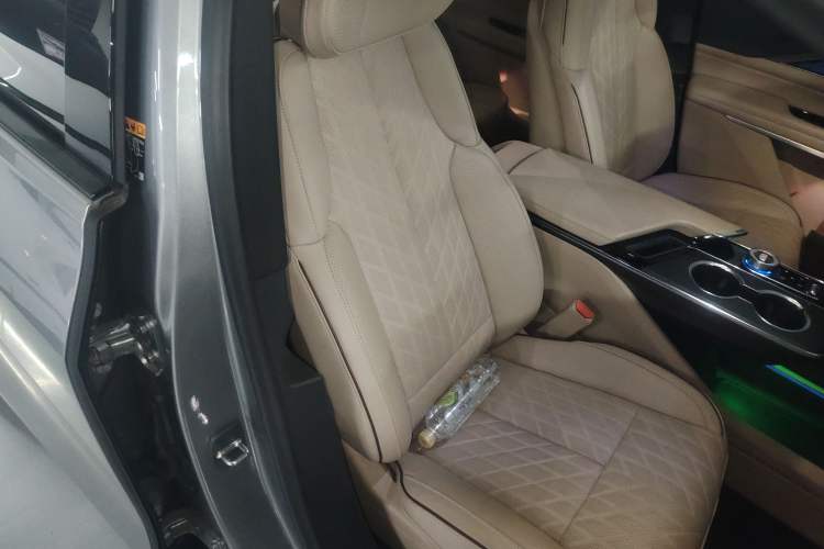 Used Cadillac LYRIQ 2022 Four-Wheel-Drive High-Performance Deluxe Edition