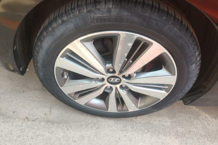 Used Hyundai Mistra 2014 1.8L Automatic Deluxe DLX Model Right Rear Wheel Hub