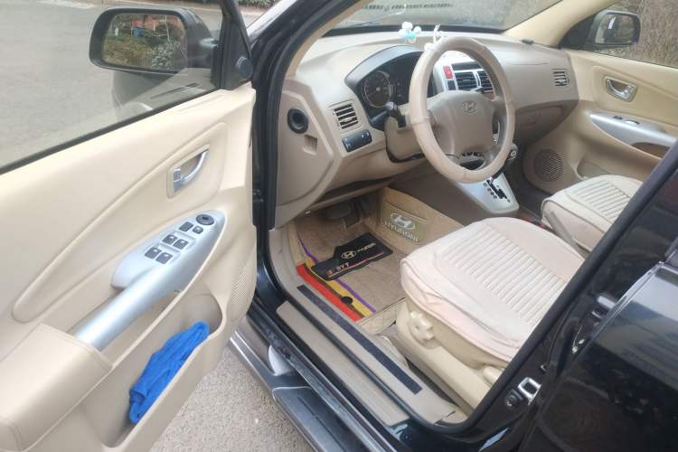 Used Hyundai Tucson 2009 2.0L Automatic Two-Wheel Drive with Sunroof