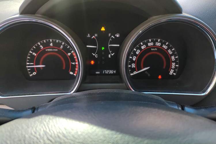 Used Toyota Highlander 2011 2.7L Two-Wheel Drive 7-Seater Supreme Edition Odometer Close Up