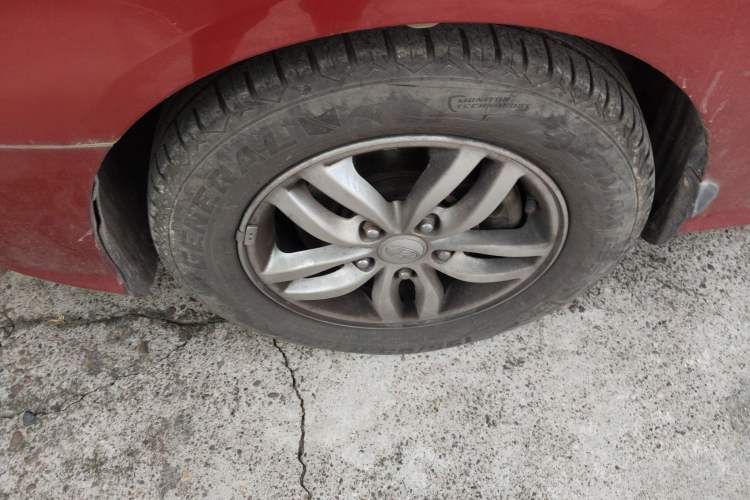 Used Hyundai Celesta 2011 1.6L Automatic Luxury Version Left Front Wheel Hub