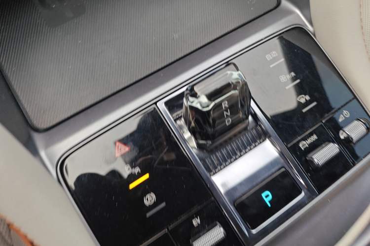 Used BYD Song PLUS New Energy 2024 HONOR Edition DM-i 150km Flagship PLUS Gear Lever