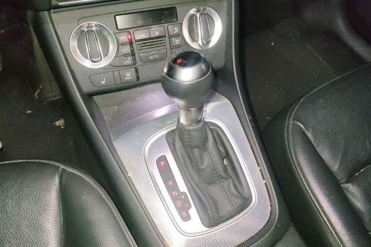 Used Audi Q3 2013 35 TFSI quattro Comfort Model Gear Lever