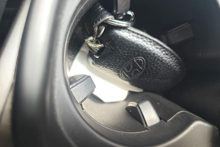 Used Hyundai Santa Fe 2013 Revised Version 2.0T Automatic All-Wheel Drive Top-Tier Trim