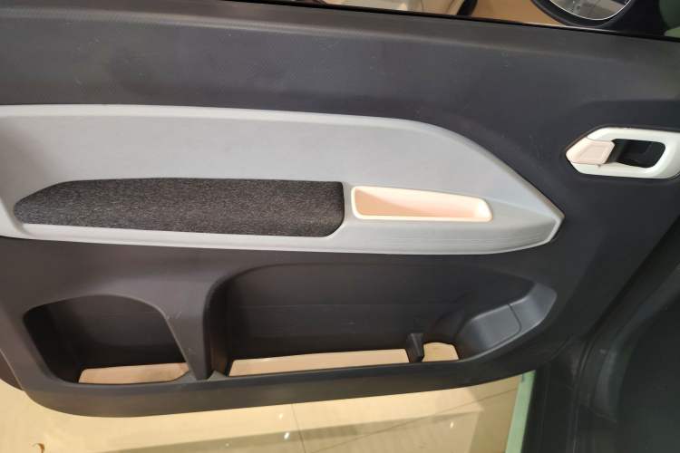 Used Chery QQ Ice Cream 2022 170km Sundae Phosphate Lithium-Ion