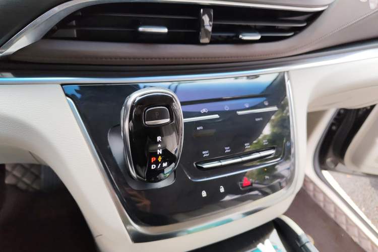 Used Buick GL8 2021 Land Cruiser Executive Class 652T Luxury Model Gear Lever