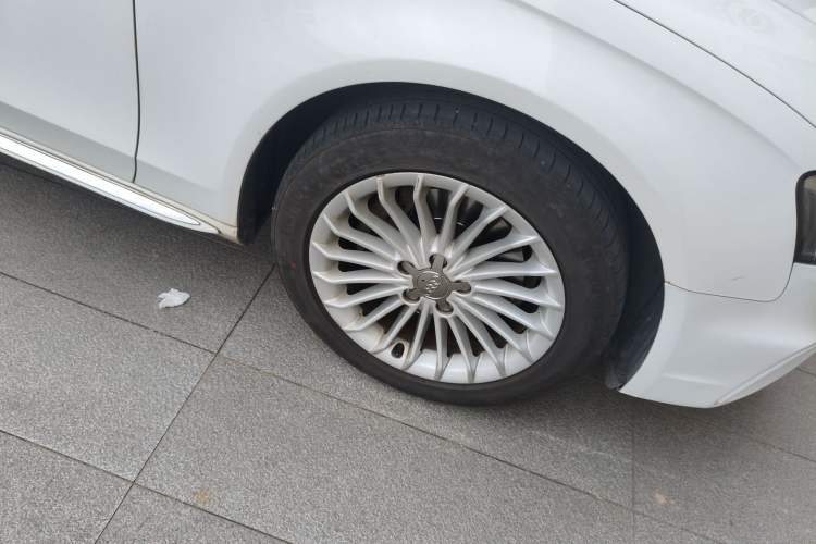 Used Audi A4L 2016 35 TFSI Collection Edition S line Comfort Model Right Front Wheel Hub