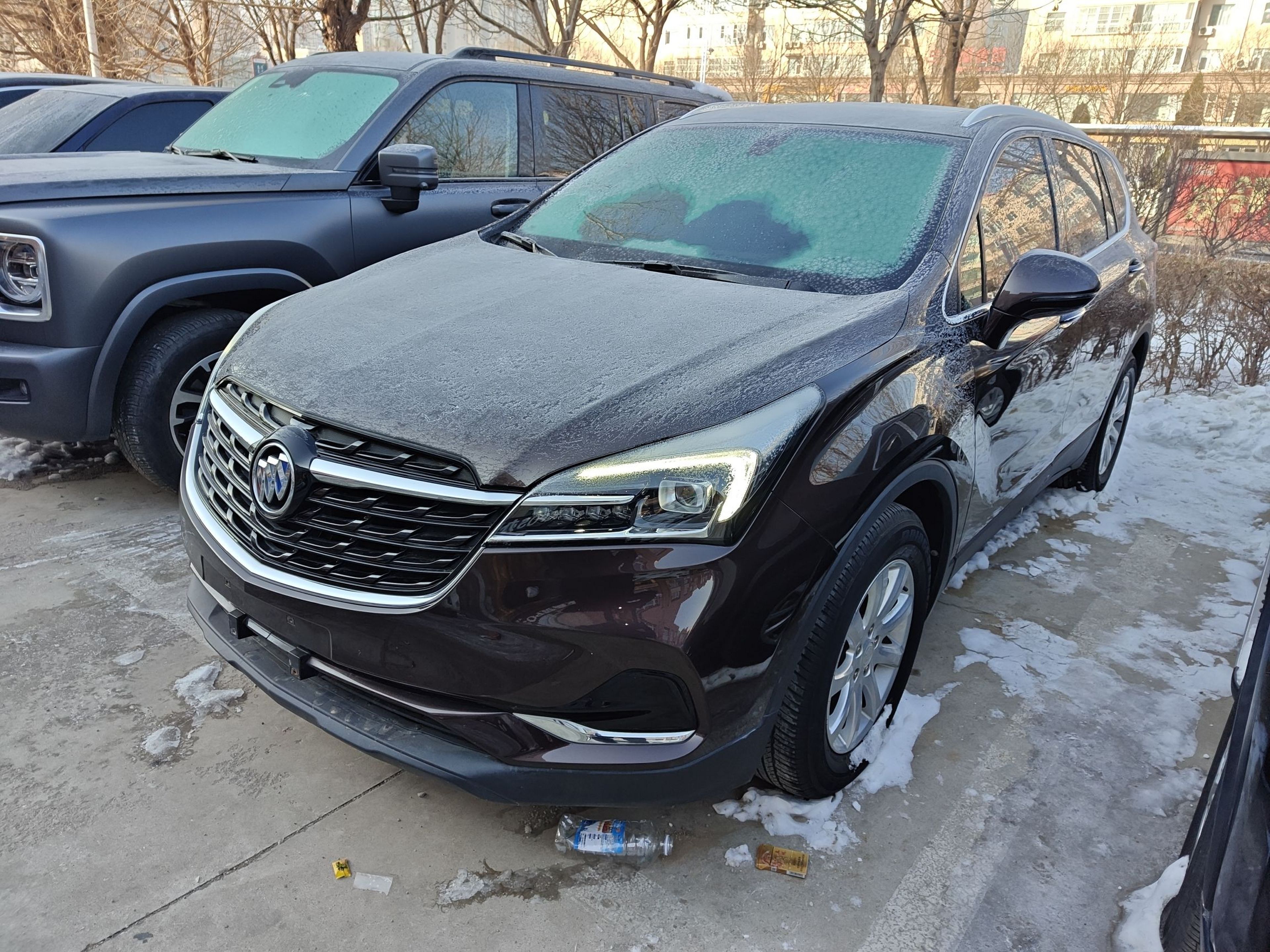 Под передней частью автомобиля