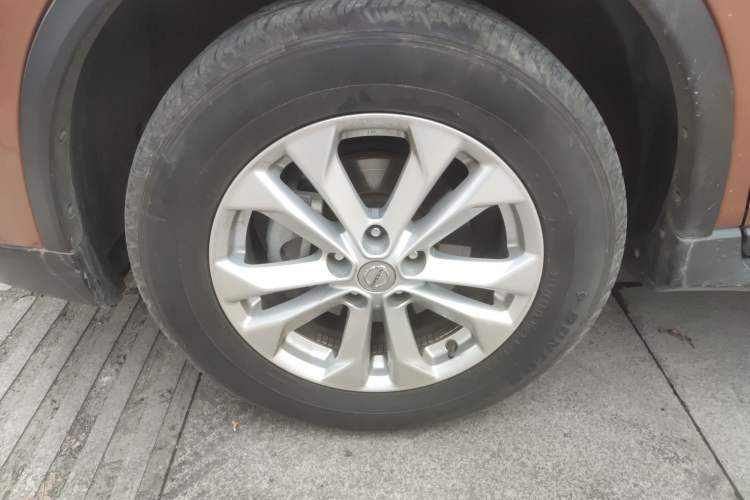 Used Nissan X-Trail 2015 2.0L CVT Comfort MAX Edition 2WD Exterior 4