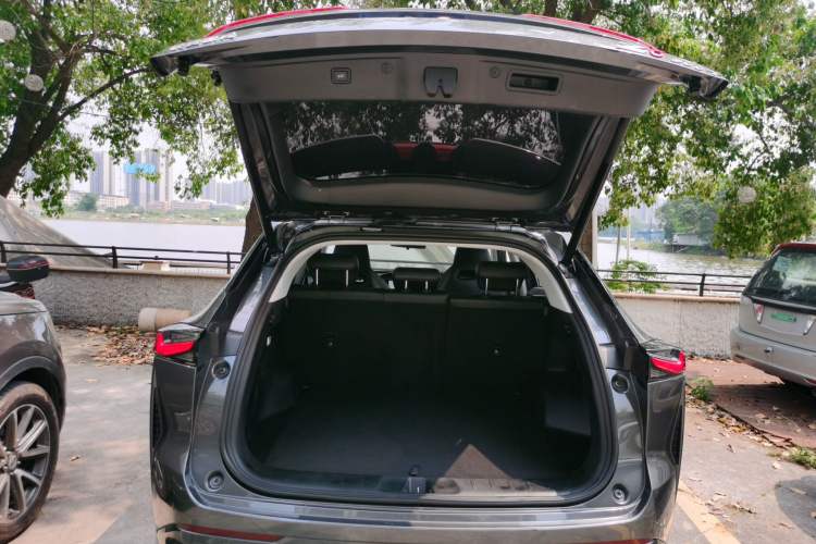 Used CHANGAN OSHAN Z6 2022 Blue Whale 1.5T DCT Luxury Model Trunk