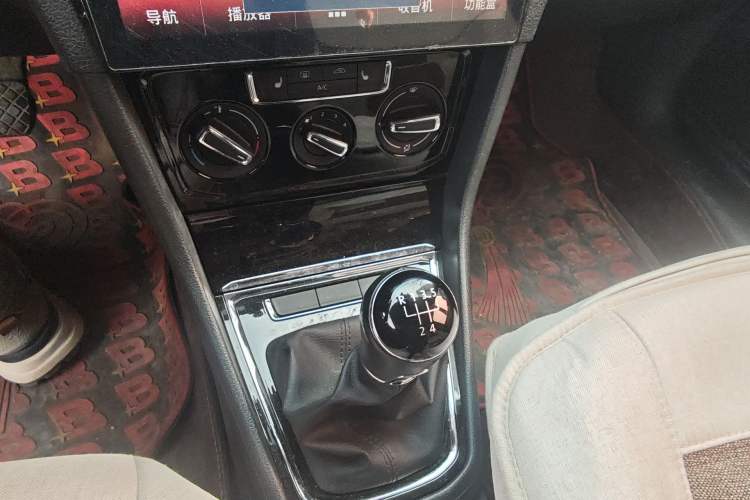 Used Volkswagen Bora 2016 1.6L Manual Comfort Model Gear Lever