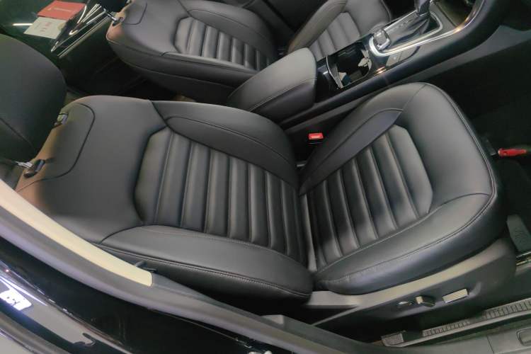 Used Ford Edge 2018 EcoBoost 245 Two-Wheel-Drive Titanium 7-Seater China VI Standard Right Front Seat