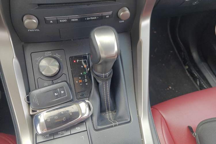 Used Lexus NX 2020 200 Front-Wheel Drive Freeline Edition China VI Standard Gear Lever