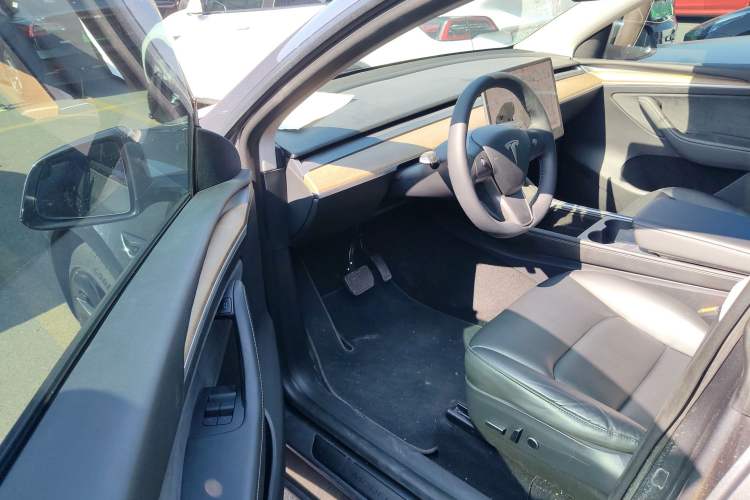 Used Tesla Model Y 2021 Long-Range All-Wheel-Drive Version Driver Seat