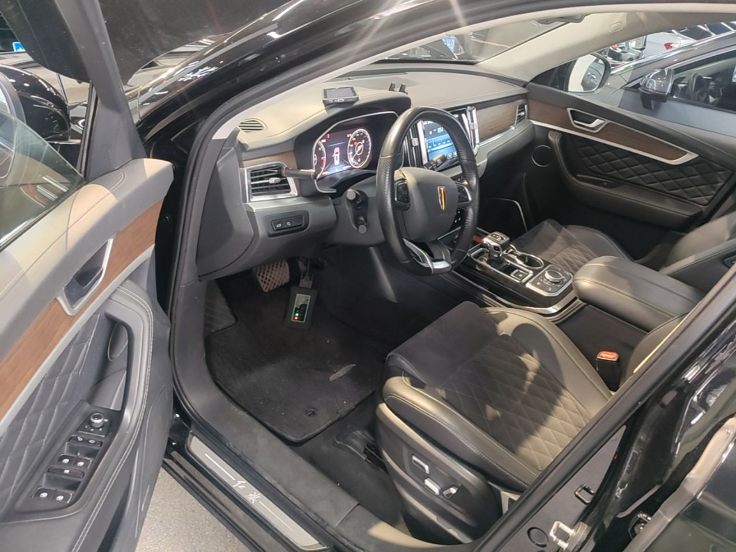Hongqi HS7 2022 3.0T Automatic All-Wheel Drive ZhiLian Flagship Edition Five Seats — снимка 18