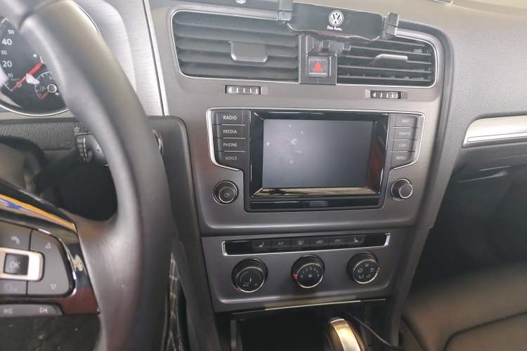 Used Volkswagen Golf 2015 1.4TSI Automatic Luxury Model
