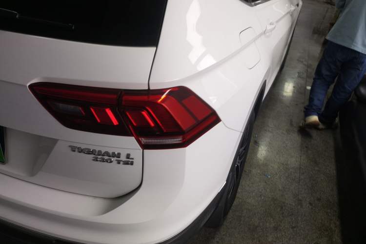 Used Volkswagen Tiguan L 2018 330TSI Automatic Two-Wheel Drive Comfort Edition Exterior 3