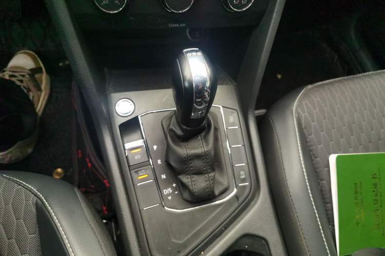 Used Volkswagen Tiguan L 2018 330TSI Automatic Two-Wheel Drive Luxury Edition Gear Lever