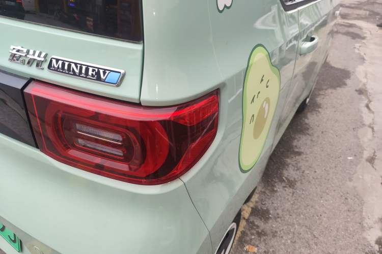 Used Wuling Hongguang MINIEV 2021 Macaron Premium Model – Lithium Iron Phosphate Right Rear Taillight