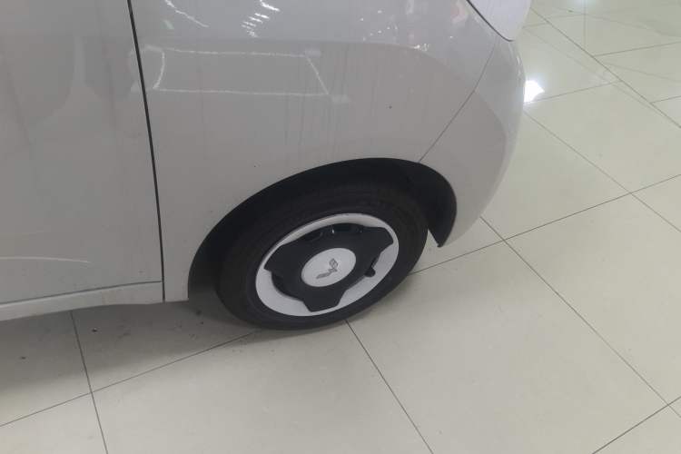 Used Wuling Hongguang MINIEV 2024 3rd Generation 215km Youth Edition Right Rear Wheel Hub
