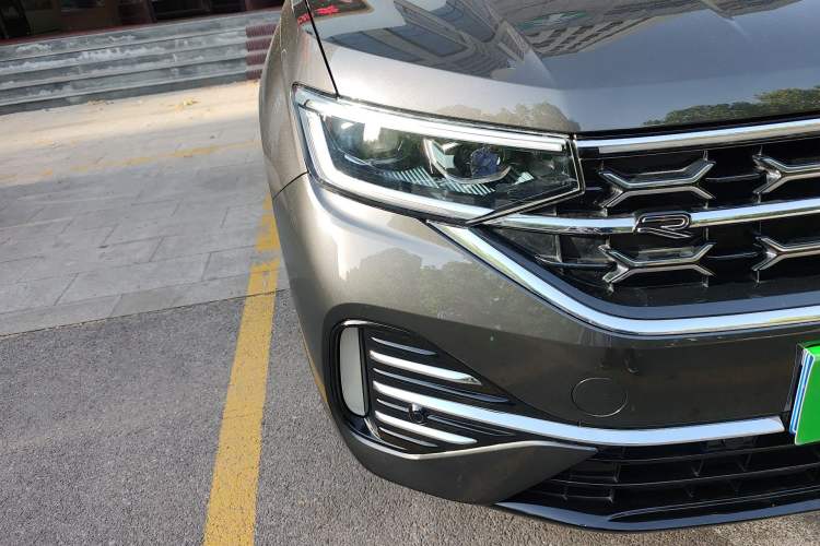 Used Volkswagen Tayron 2024 330TSI Two-Wheel Drive R-Line High-Energy Version
