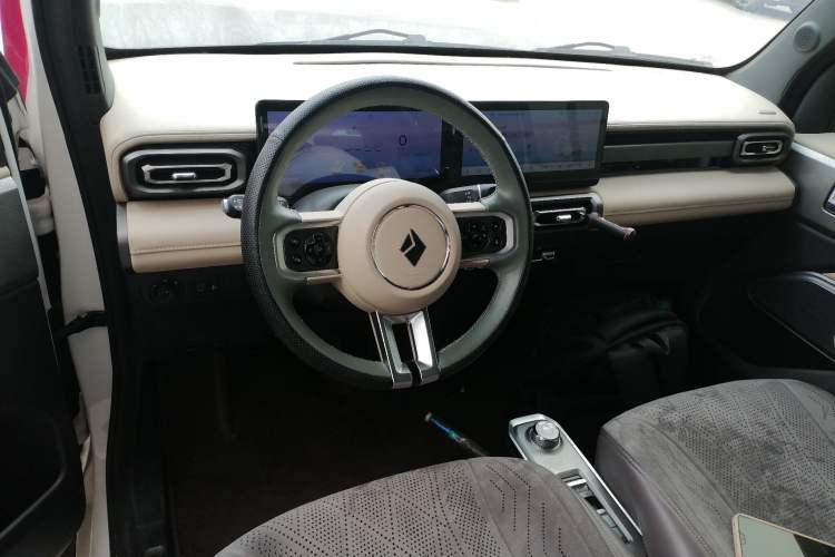 Used Baojun Spark 2023 Intelligent Premium Edition Center Console