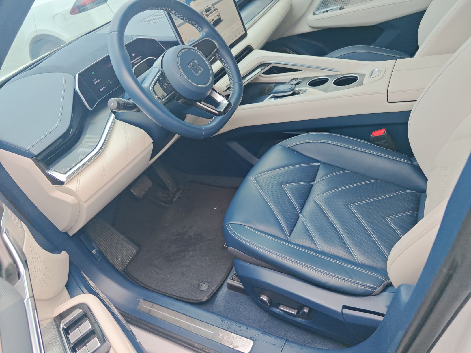 المقاعد الأمامية داخل السيارة