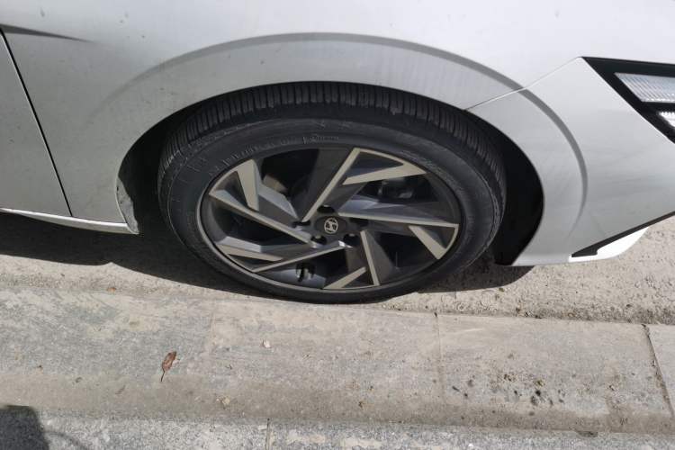 Used Hyundai Elantra 2023 1.5L CVT LUX Prestige Edition Right Front Wheel Hub