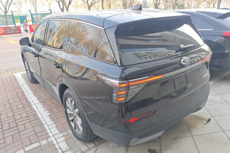 Used Ford Edge 2023 Ford Explorer L 2.0T EcoBoost Two-Wheel Drive 7-Seater Luxury Model