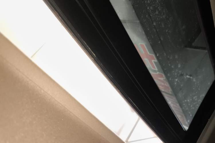 Used Nissan Tiida 2016 1.6L CVT Cool Dynamic Edition Headliner