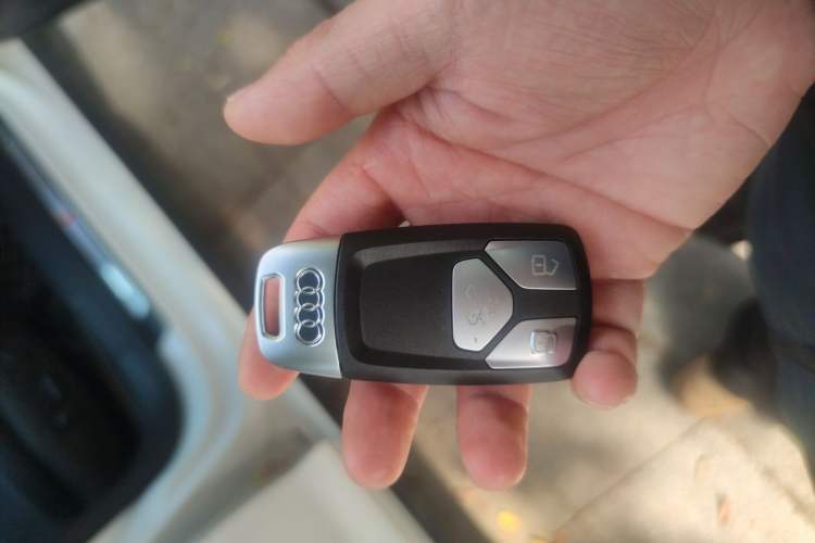 Used Audi A4L 2023 40 TFSI Luxury Dynamic Model Vehicle Key