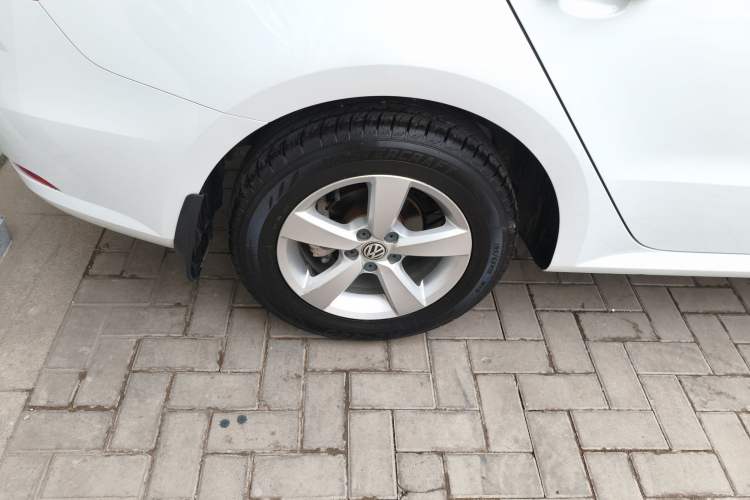 Used Volkswagen Gran Lavida 2015 1.6L Automatic Fashion Edition Exterior 5