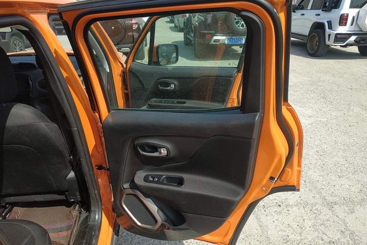 Used Jeep Renegade 2017 180T Automatic Kinetic Edition+
