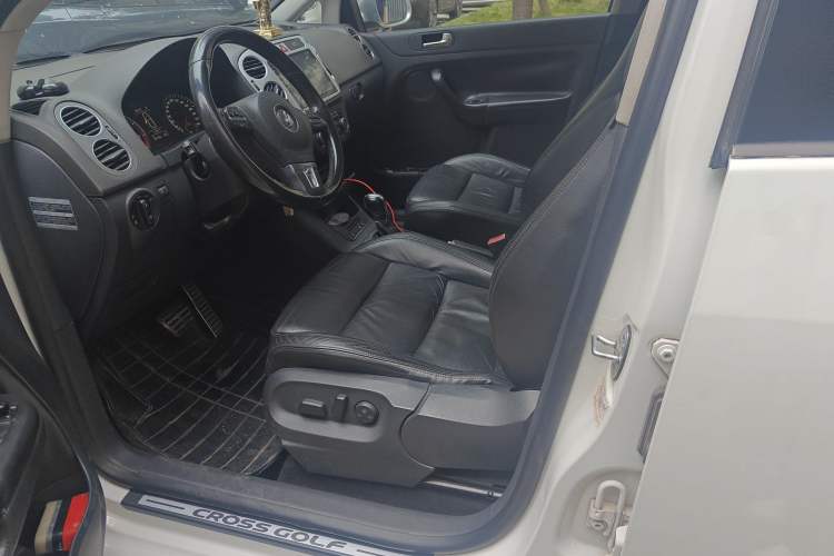 Used Volkswagen Golf 2011 1.4TSI Cross Golf Left Front Seat