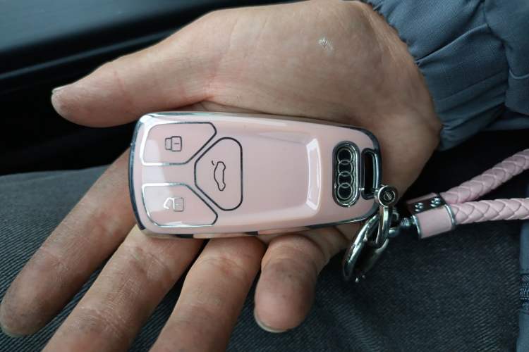 Used Audi A4L 2019 40 TFSI Fashion Edition China VI Emission Standard Vehicle Key