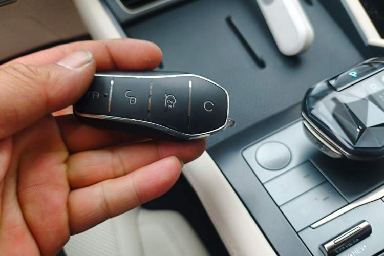 Used BYD Qin L 2024 DM-i 80KM Beyond Model Vehicle Key