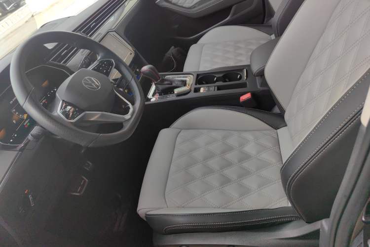 Used Volkswagen Magotan 2023 2 Million Units Limited Edition 330TSI DSG Leading Version Left Front Seat